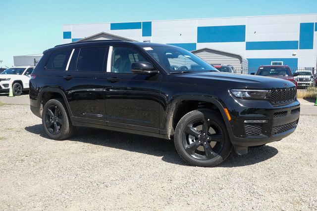 2025 Jeep Grand Cherokee Limited photo 2