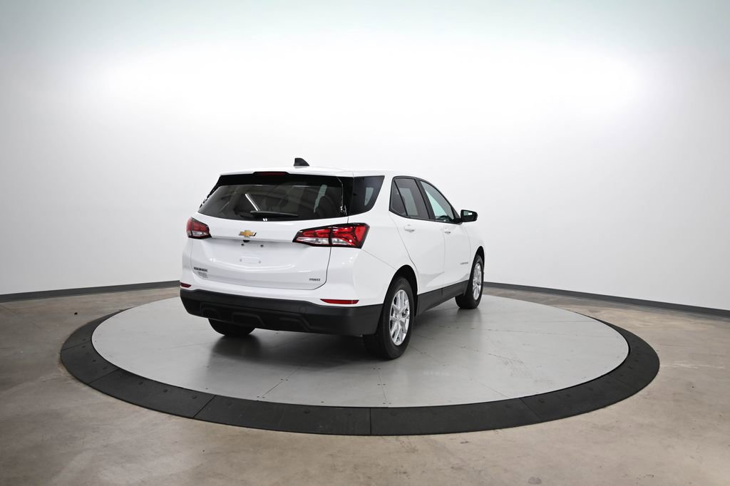 2022 Chevrolet Equinox LS photo 4