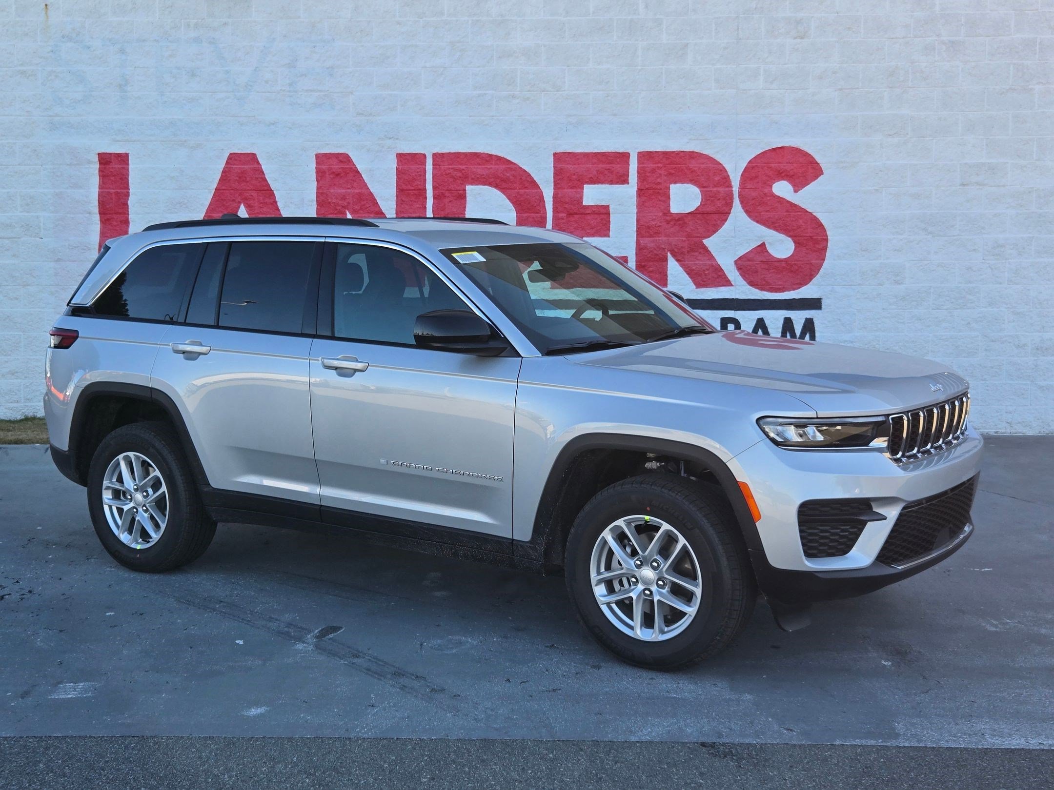2025 Jeep Grand Cherokee Laredo's photo