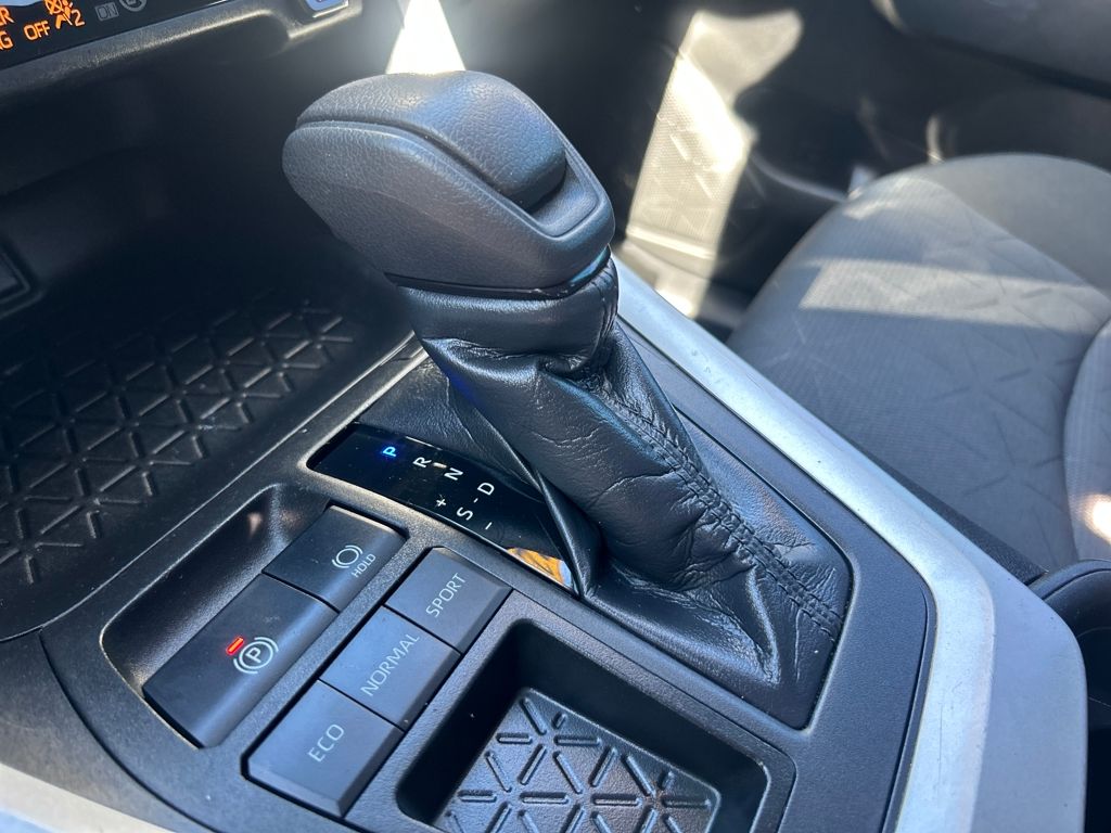 2021 Toyota RAV4 XLE photo 23