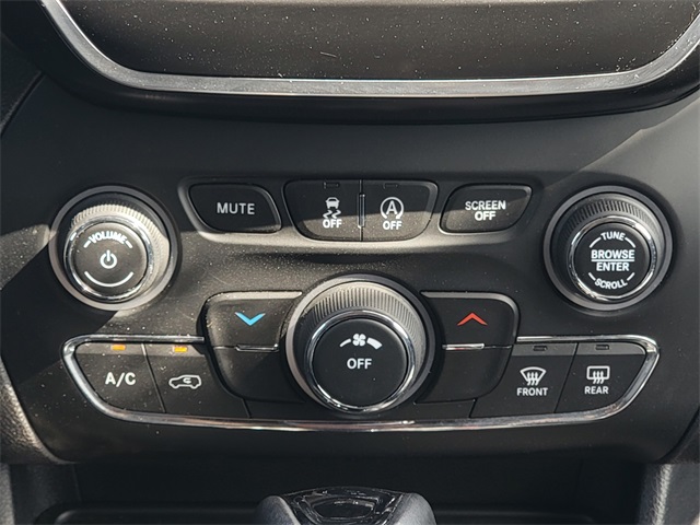 2020 Jeep Cherokee Altitude photo 24