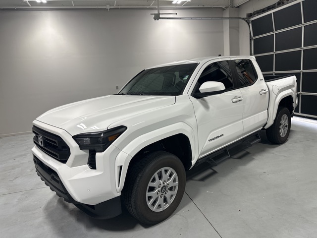 2024 Toyota Tacoma SR5 photo 2