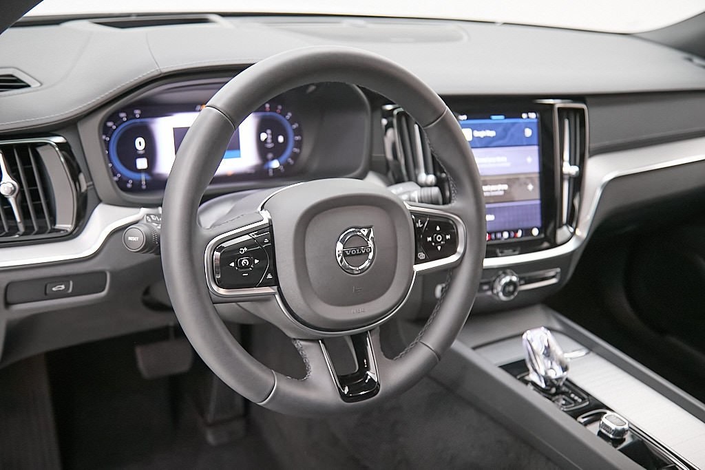 2025 VOLVO S60 - Image 12
