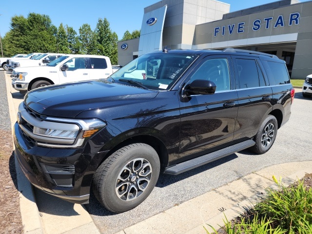 2024 Ford Expedition XLT photo 2