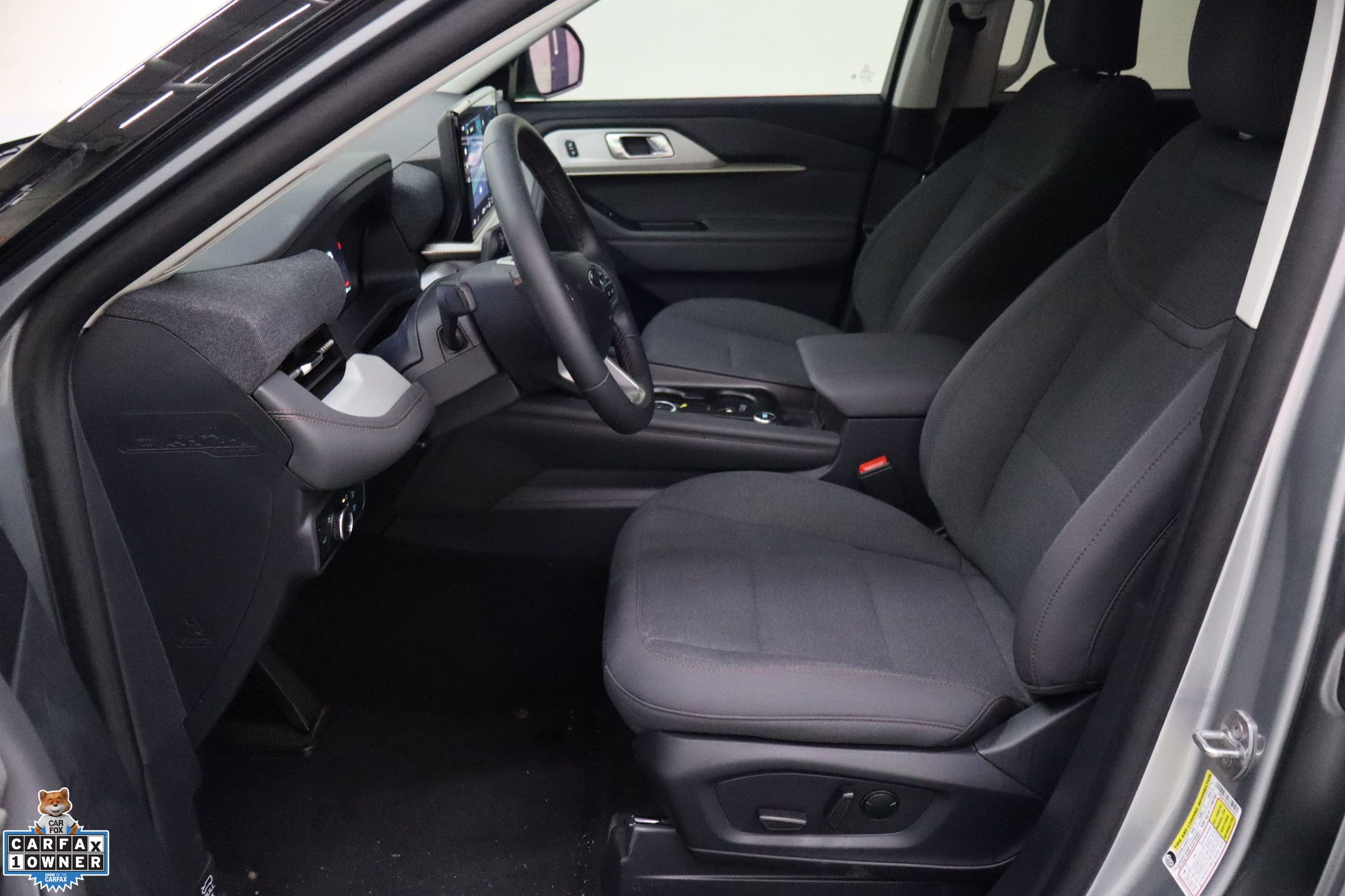 2025 Ford Explorer photo 13