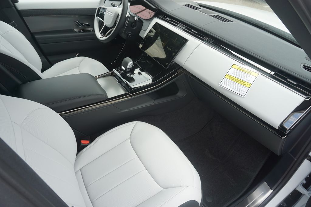 2025 Land Rover Range Rover Sport SE photo 19