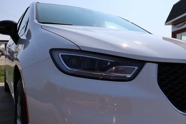2026 Chrysler Pacifica photo 4