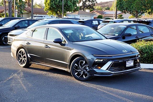 2025 Hyundai Sonata SEL photo 2