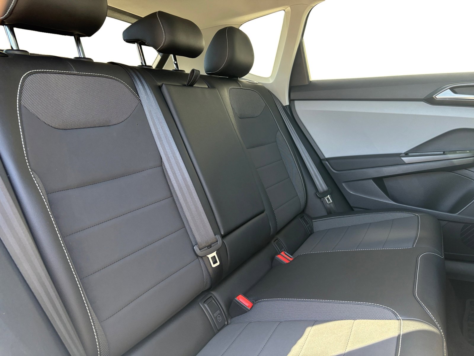 2022 Volkswagen Taos SE photo 31