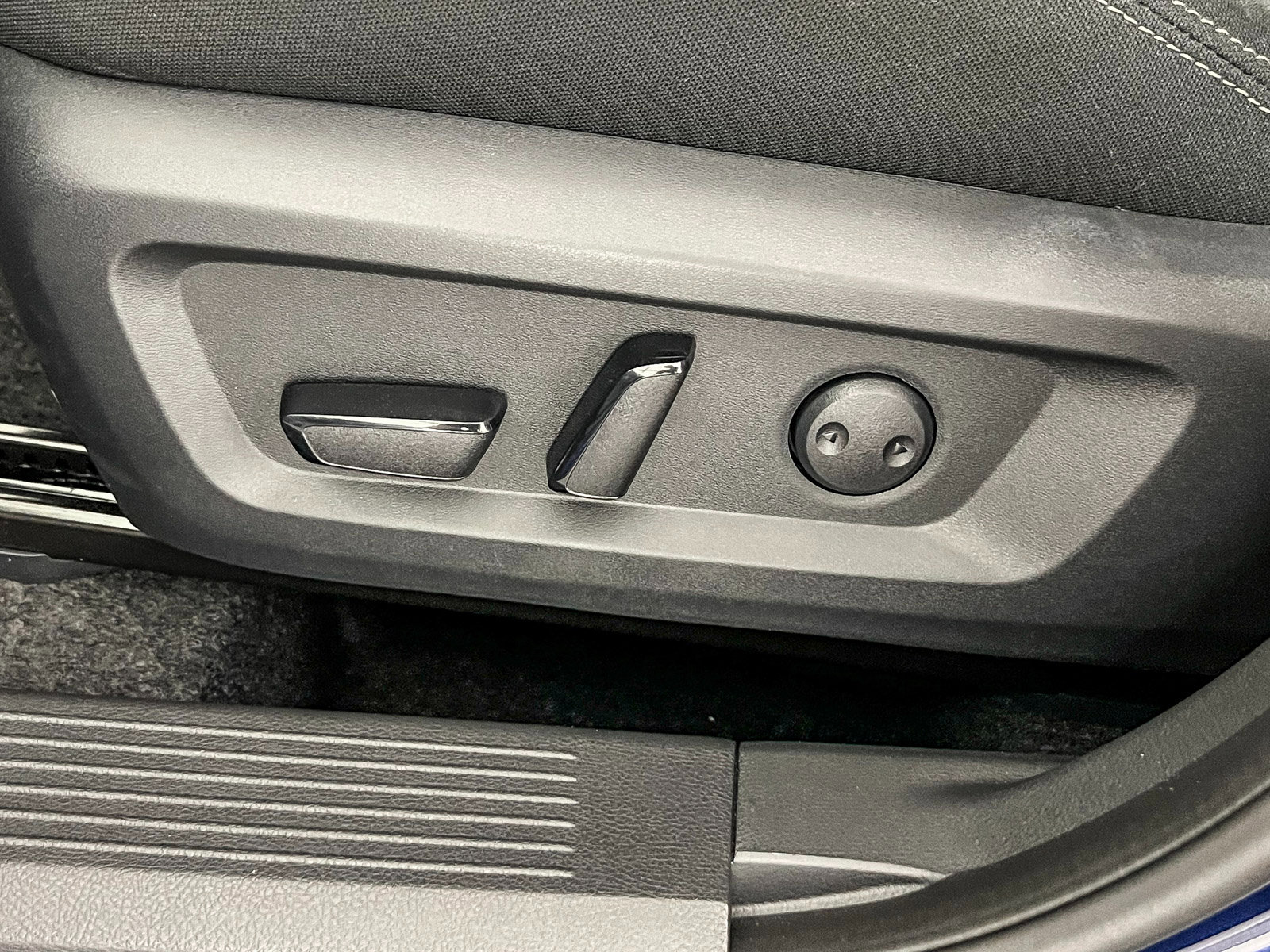 2025 Nissan Rogue SV photo 16