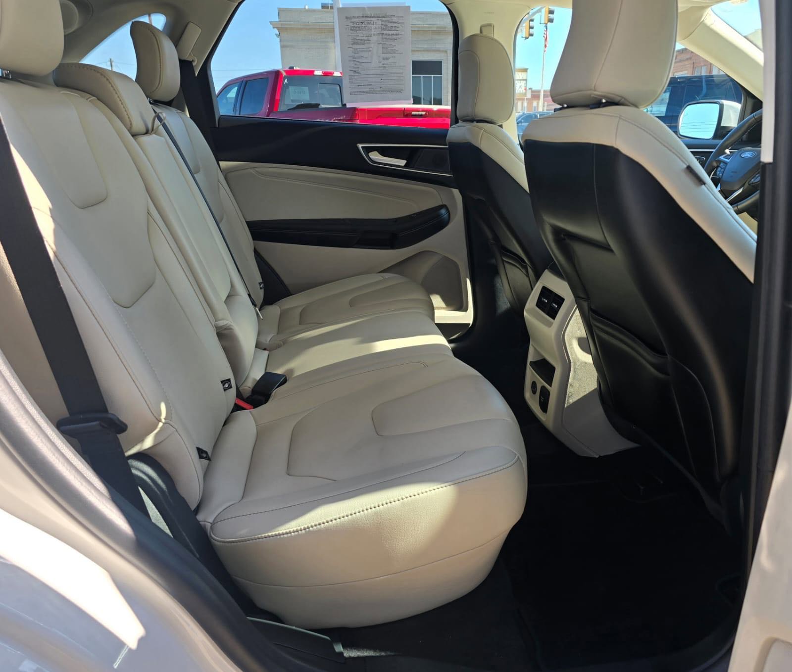 2021 Ford Edge Titanium photo 12