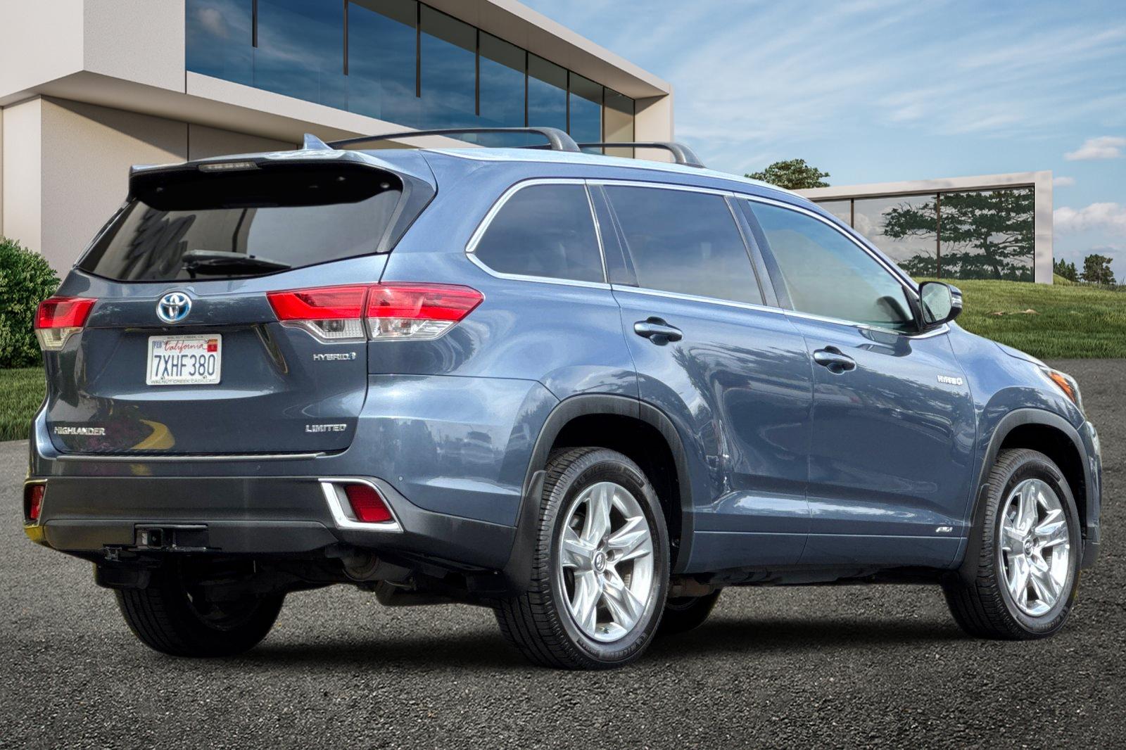 2017 Toyota Highlander Limited Platinum Hybrid photo 3