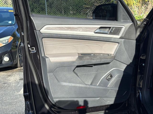 2022 Volkswagen Atlas Cross Sport SE Technology photo 17