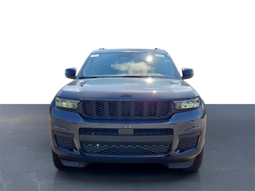 2025 Jeep Grand Cherokee Altitude photo 2