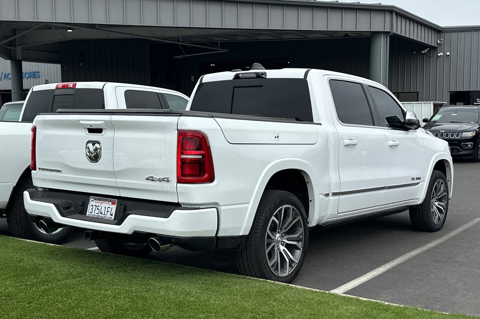 2025 Ram 1500 photo 2