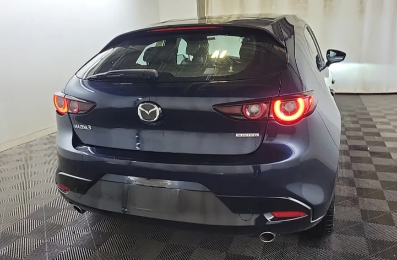 2022 Mazda Mazda3 Hatchback Select photo 2