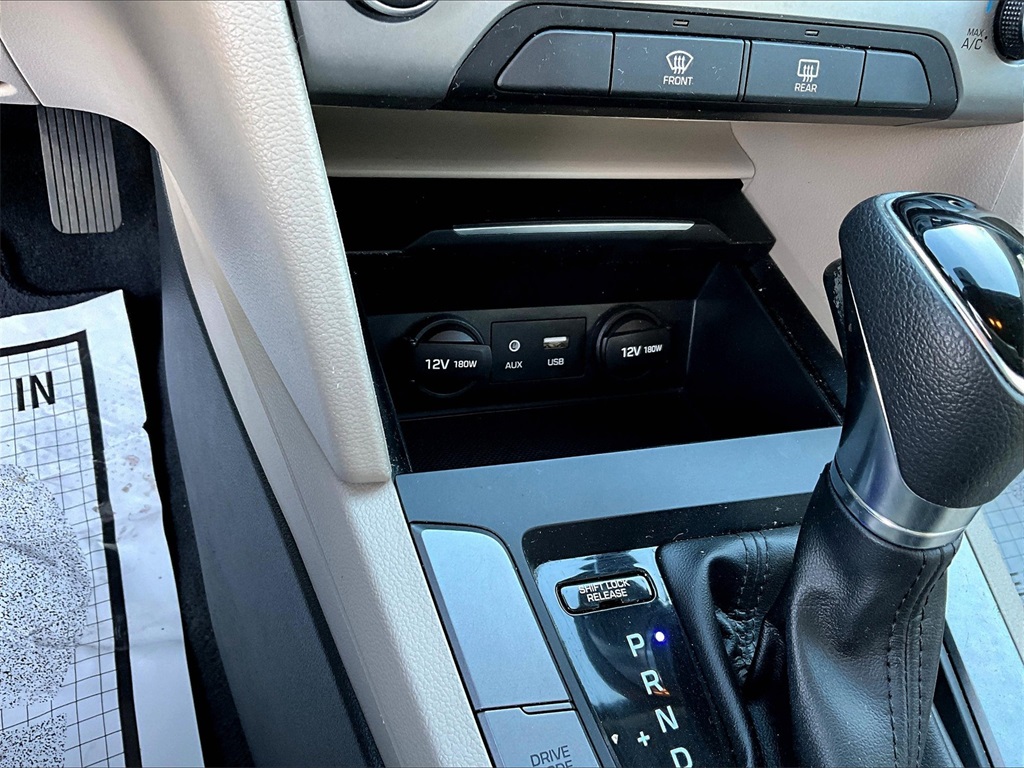 2017 Hyundai Elantra SE photo 25