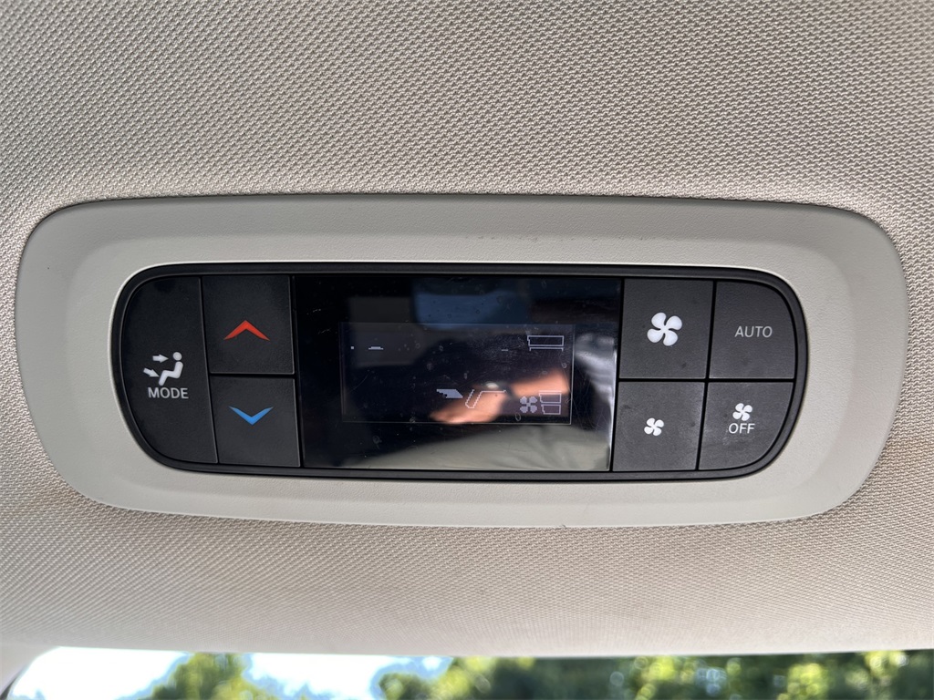 2024 Chrysler Pacifica Touring L photo 16
