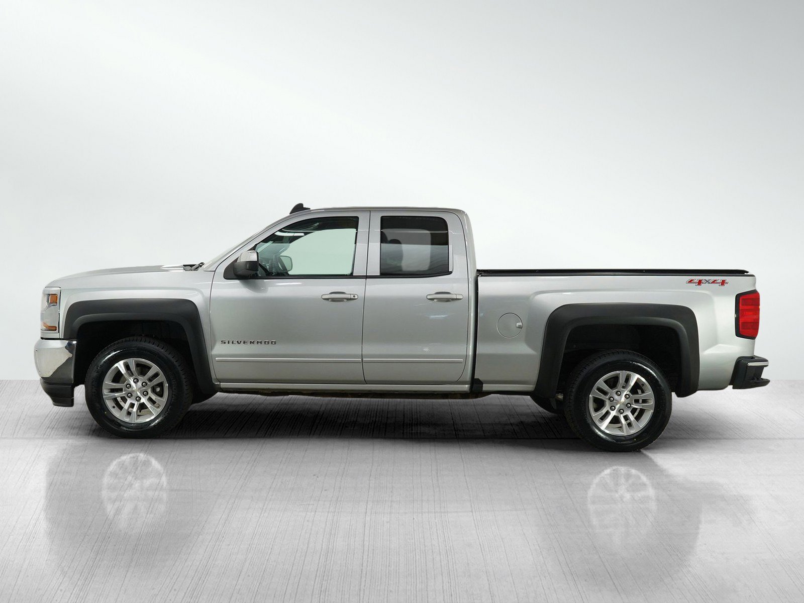 Used 2017 Chevrolet Silverado 1500 LT with VIN 1GCVKREC6HZ342681 for sale in White Bear Lake, Minnesota