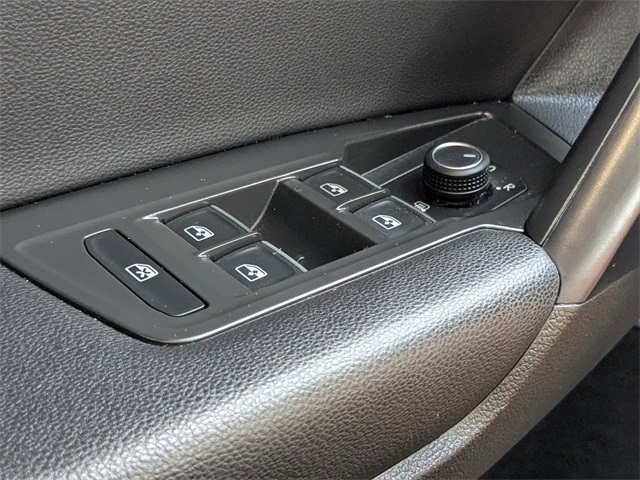 2021 Volkswagen Tiguan SE photo 23