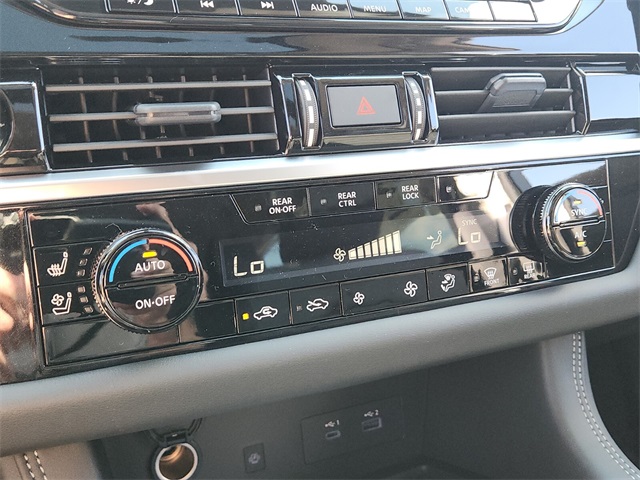 2025 Nissan Pathfinder Platinum photo 13