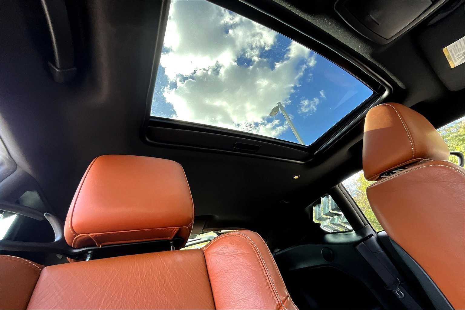 2016 Dodge Challenger SRT8 392 photo 13