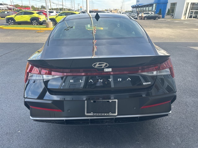 2024 Hyundai Elantra Hybrid Limited photo 5