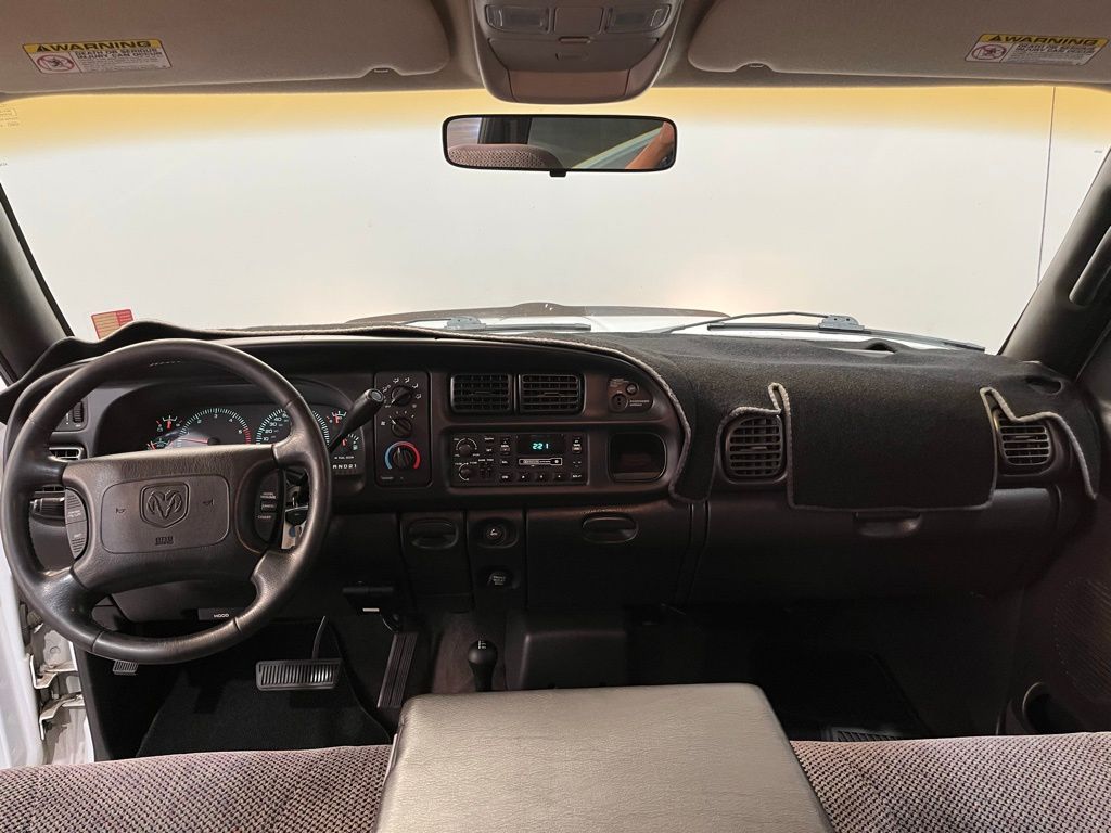2000 Dodge Ram SLT photo 18