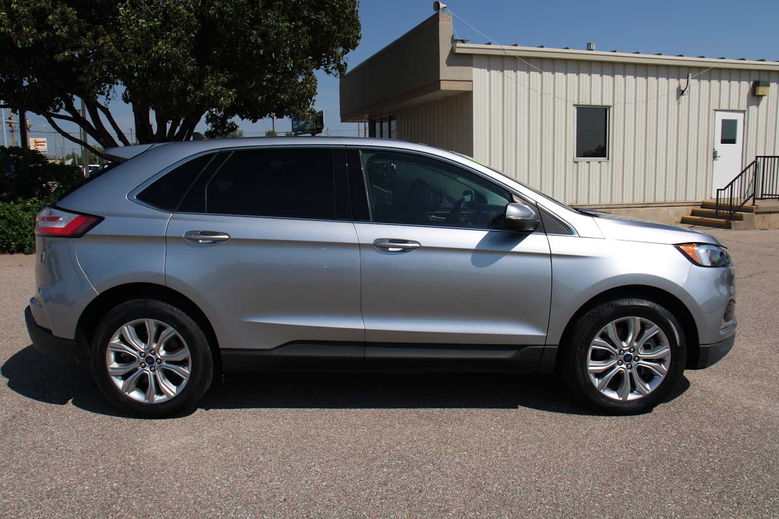 2022 Ford Edge Titanium photo 3