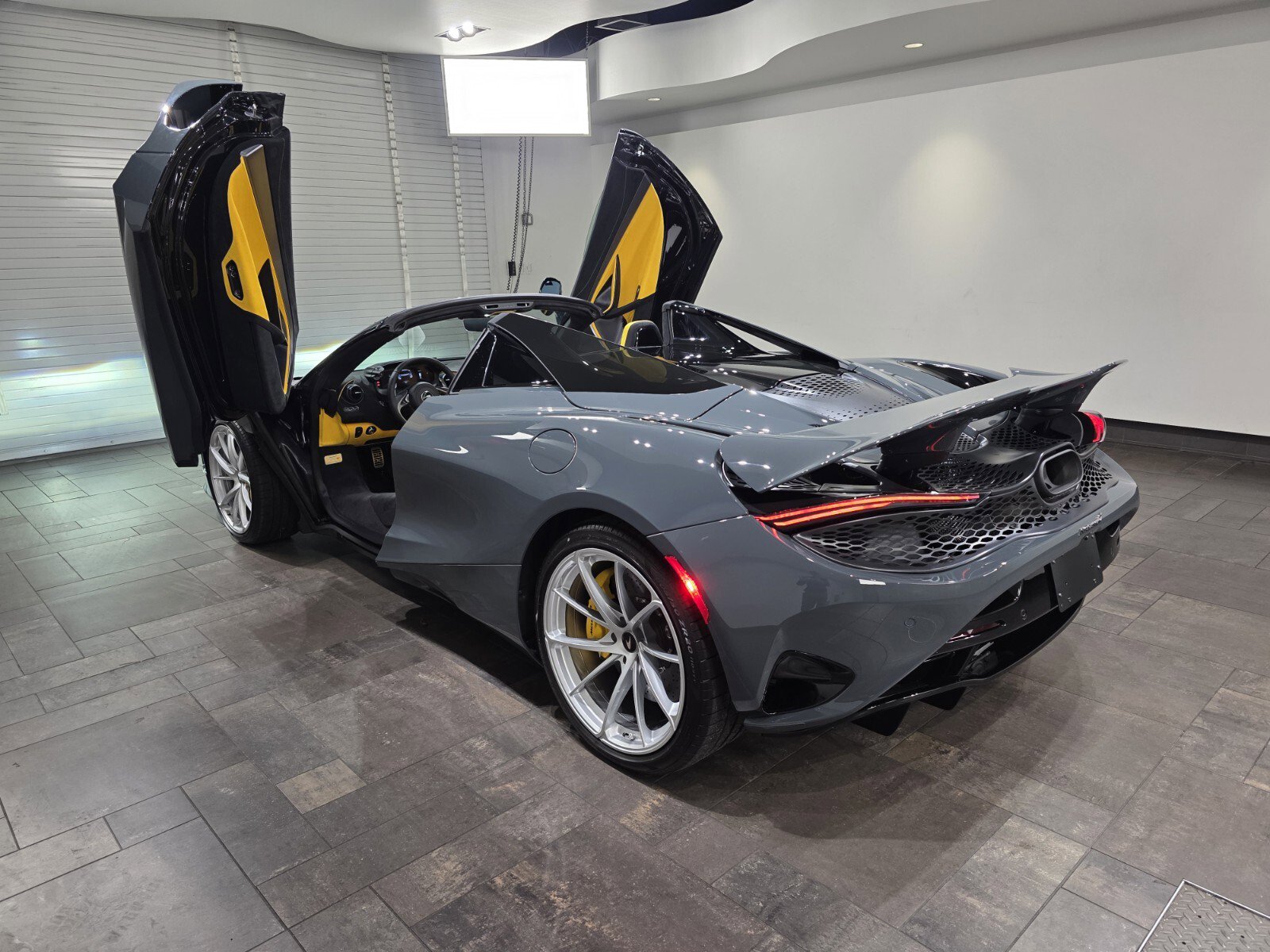 2026 Mclaren 750S Spider photo 23