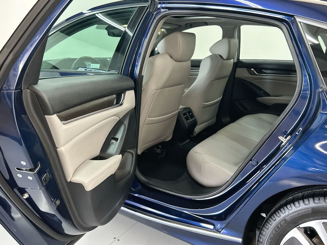 2020 Honda Accord Hybrid EX-L photo 17