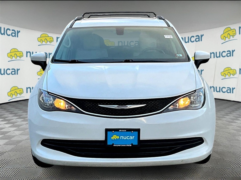 2020 Chrysler Voyager LXi photo 2