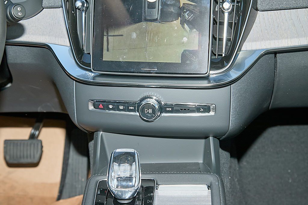 2026 VOLVO XC90 - Image 28