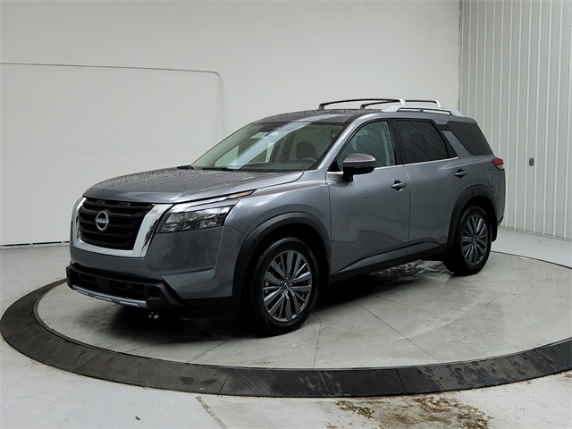 2025 Nissan Pathfinder SL photo 2