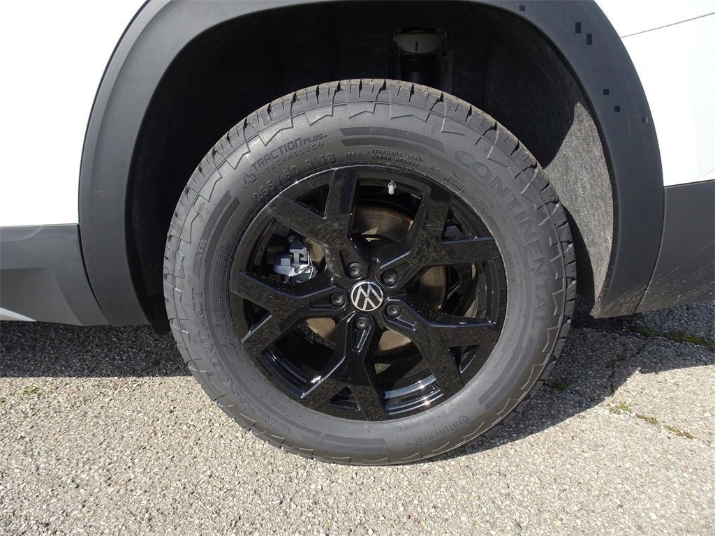 2025 Volkswagen Atlas Peak Edition SE photo 3