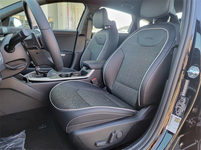 2025 Kia K4 GT-Line photo 11