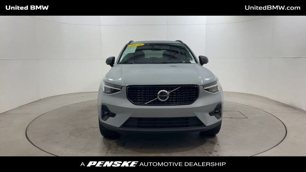 2024 Volvo XC40 Ultimate photo 3
