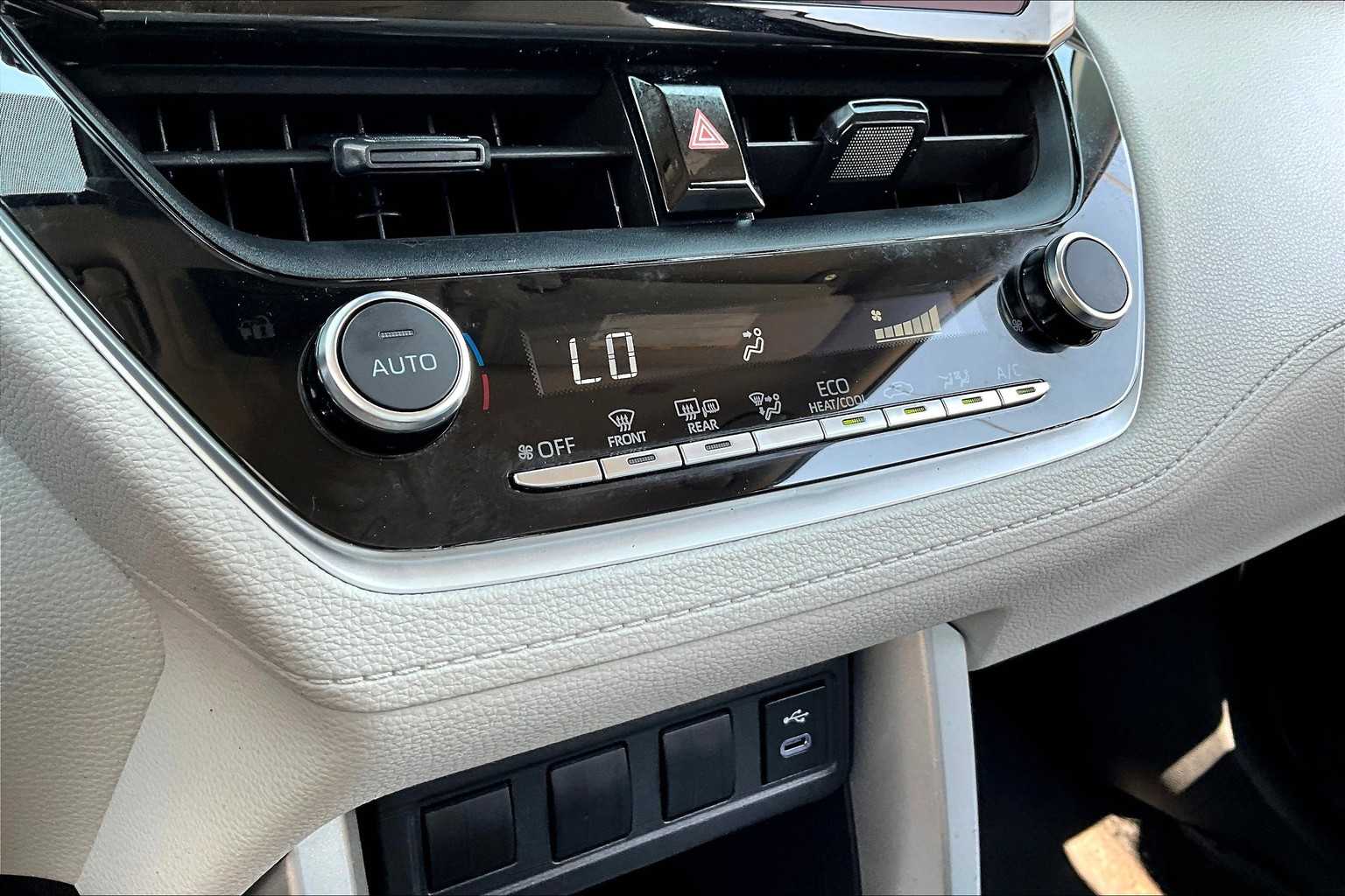 2023 Toyota Corolla Cross LE photo 34