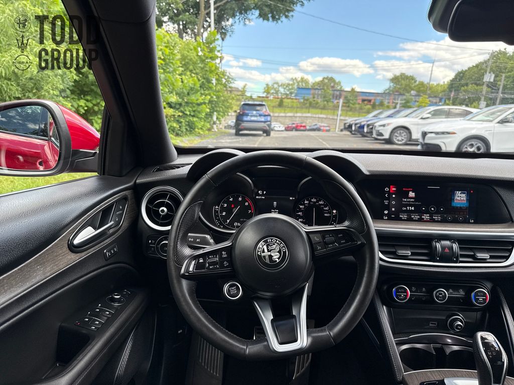 2022 Alfa Romeo Stelvio Ti photo 13