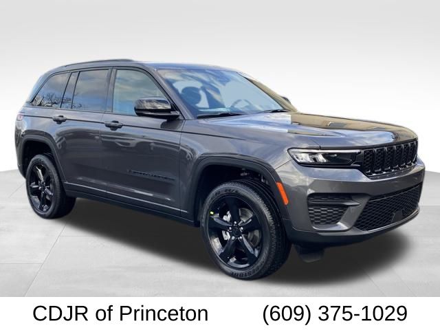 2025 Jeep Grand Cherokee Altitude's photo