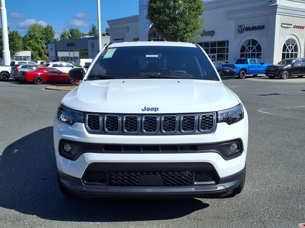 2025 Jeep Compass Latitude photo 2