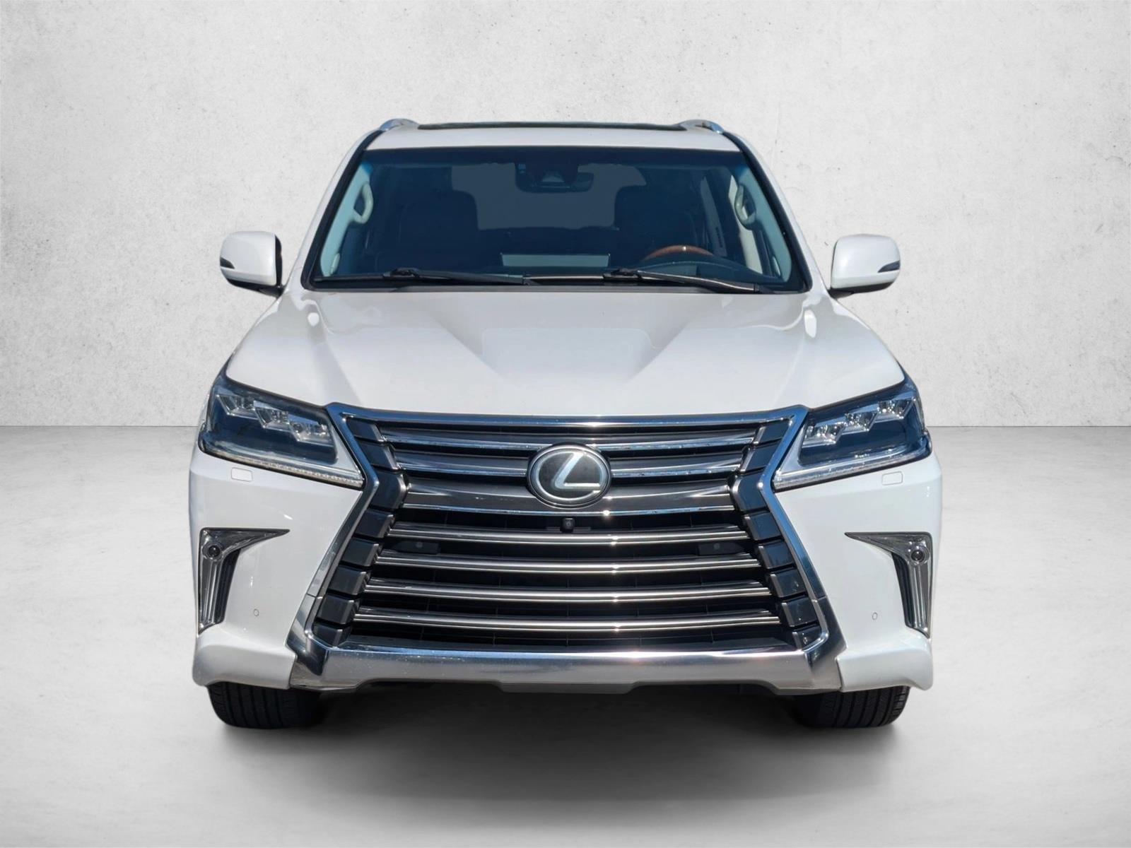 2016 Lexus LX 570 photo 2