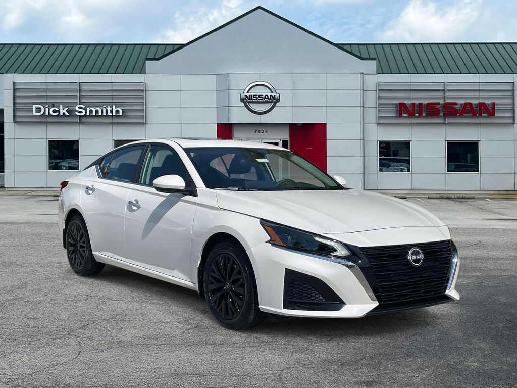 2025 Nissan Altima SV's photo