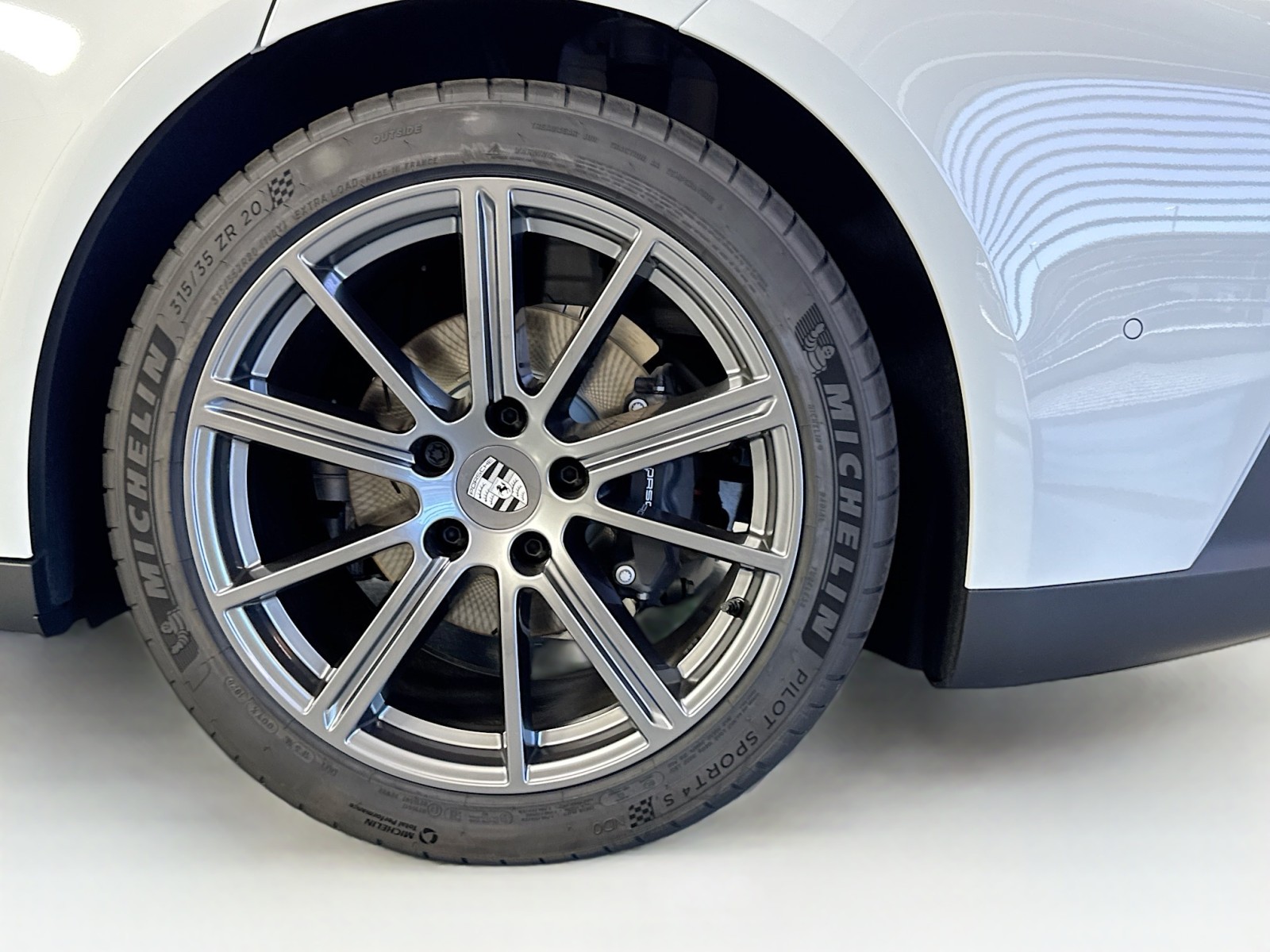 2025 Porsche Panamera 4 photo 25
