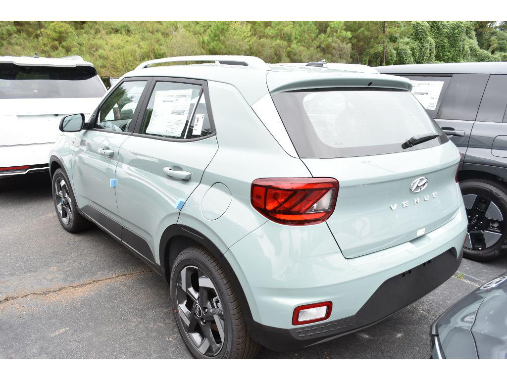 2026 Hyundai Venue SEL photo 3