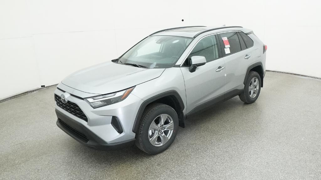 2025 Toyota RAV4 XLE's photo
