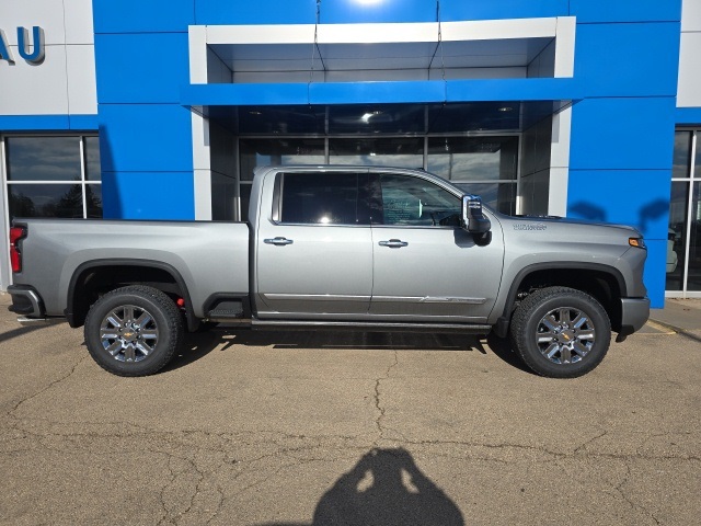 2026 Chevrolet Silverado 2500HD High Country photo 3