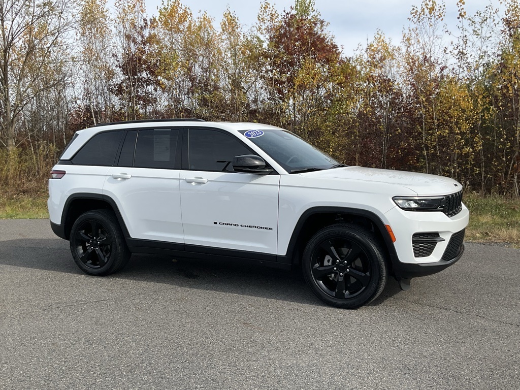 2023 Jeep Grand Cherokee Altitude's photo