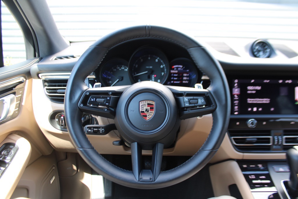 2024 Porsche Macan Base photo 21