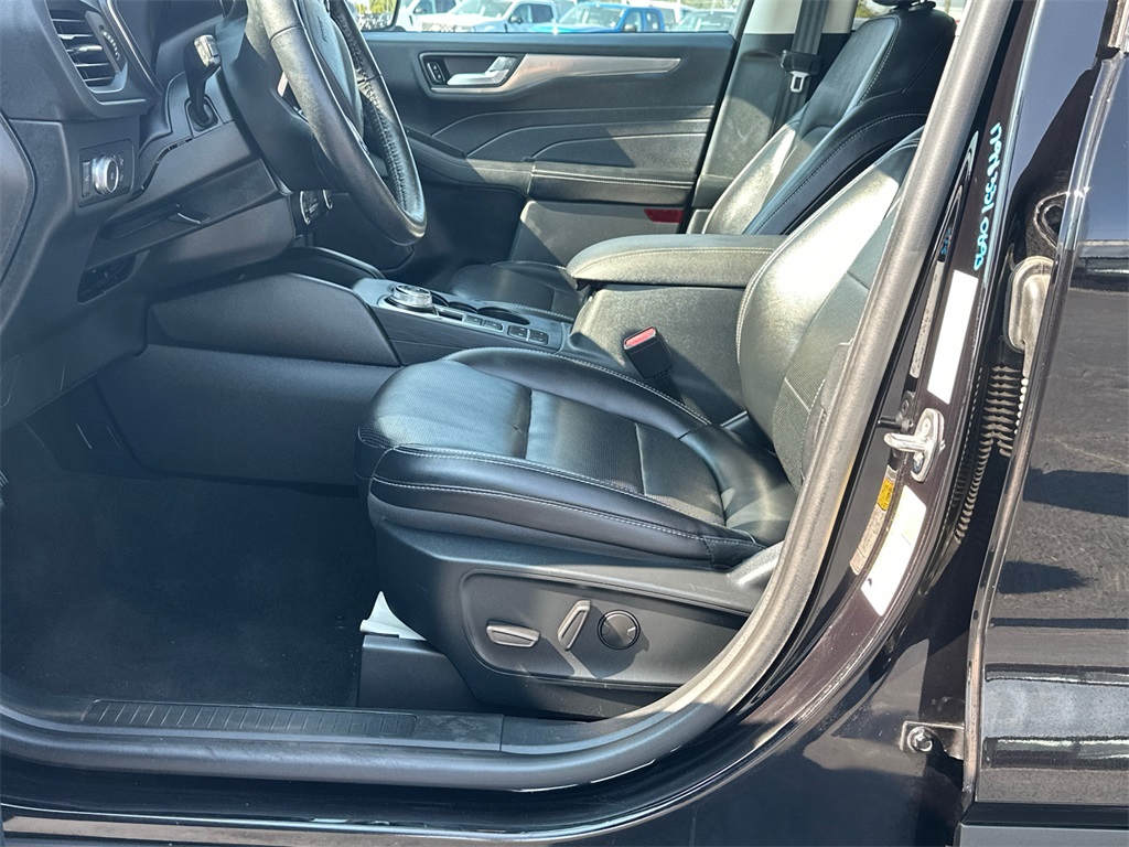 2021 Ford Escape Titanium photo 8